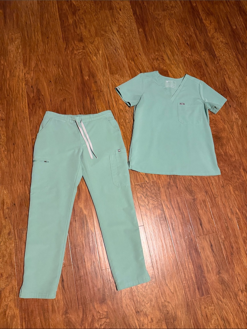 FIGS SCRUB SET